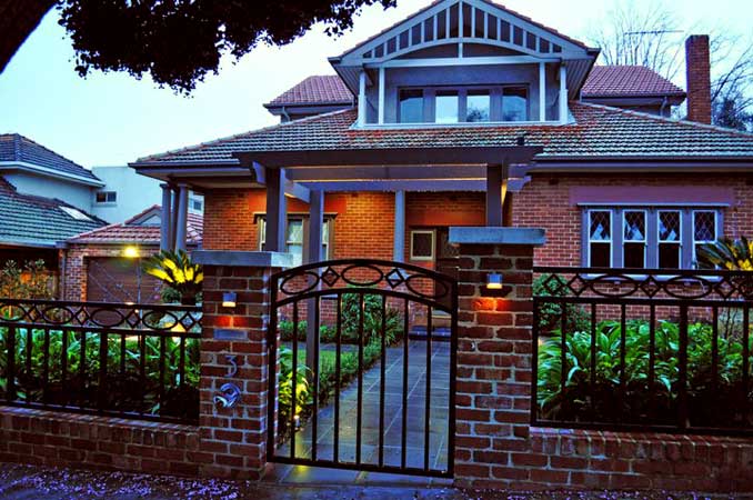 landscaping-plants-bricks-paving